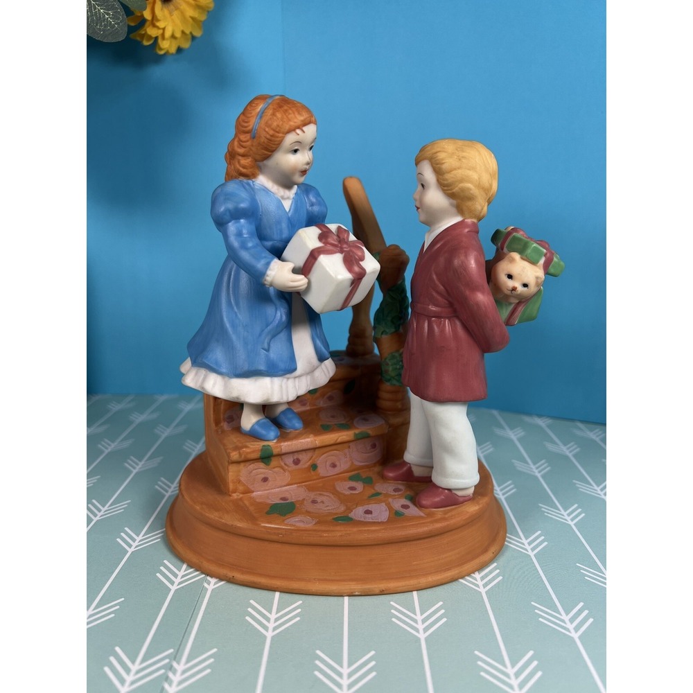 Avon Christmas Memories Celebrating The Joy of Giving Figure 1984 Fourth Edition